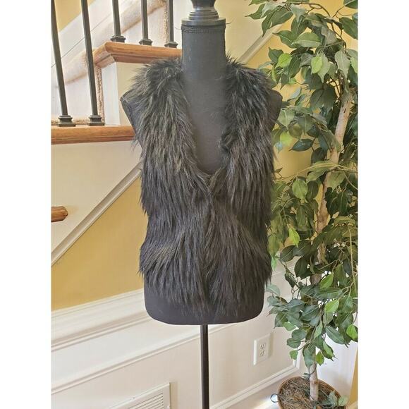 Wet Seal Small Black Faux Fur Vest -Hook Closure - Picture 1 of 9